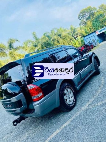 mitsubishi-montero-2004-suv-big-1