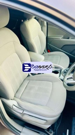 kia-sportage-2011-suv-big-5