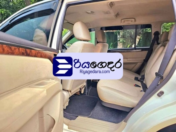 mitsubishi-montero-sport-2011-suv-big-3