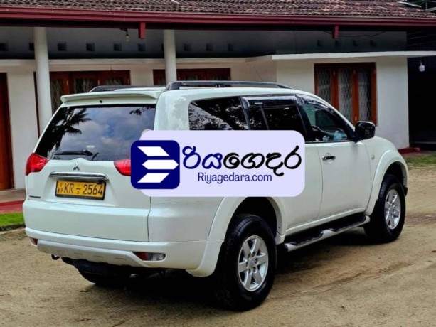 mitsubishi-montero-sport-2011-suv-big-4