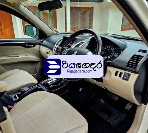 mitsubishi-montero-sport-2011-suv-big-1