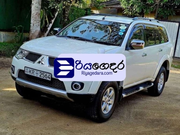 mitsubishi-montero-sport-2011-suv-big-0
