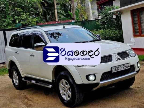 mitsubishi-montero-sport-2011-suv-big-2