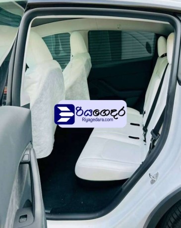 tesla-model-y-2024-suv-brand-new-big-3