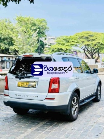 micro-rexton-w-2017-suv-big-2