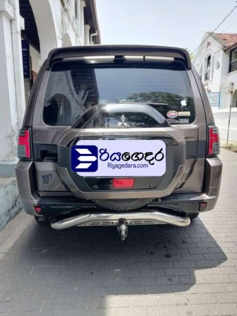 mitsubishi-montero-2013-suv-big-1