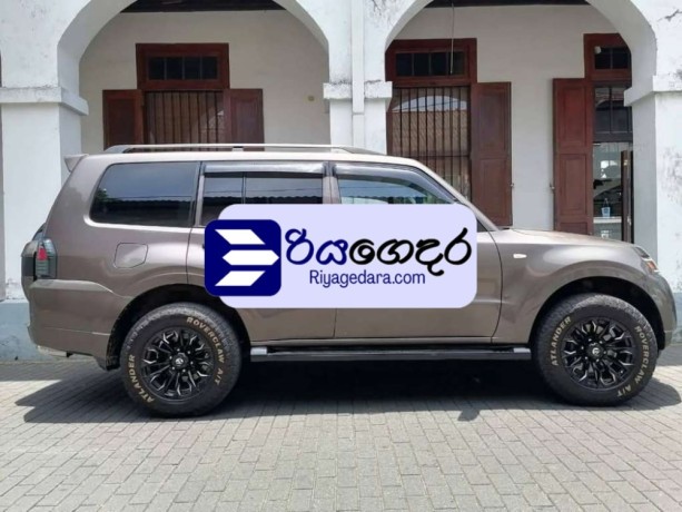 mitsubishi-montero-2013-suv-big-2