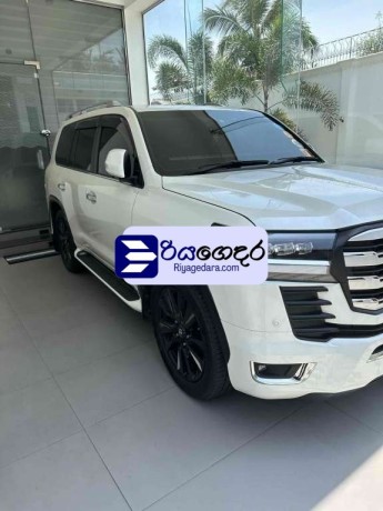 toyota-land-cruiser-sahara-zx-2012-suv-big-0
