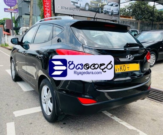 hyundai-tucson-2011-suv-big-1