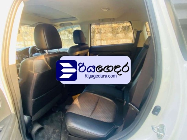 mitsubishi-outlander-phev-g-navi-2015-suv-big-4
