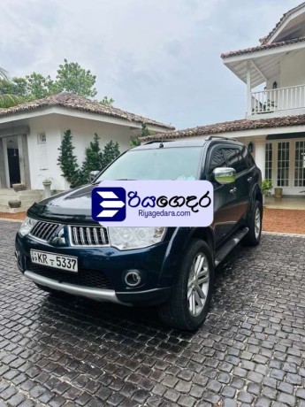mitsubishi-montero-sport-2011-suv-big-1