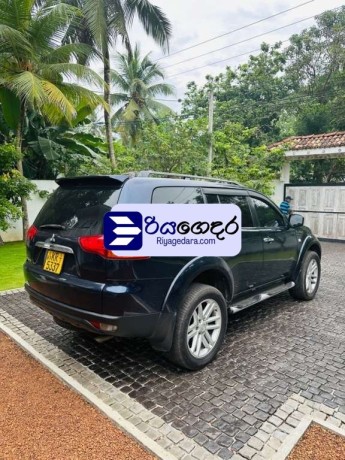 mitsubishi-montero-sport-2011-suv-big-2