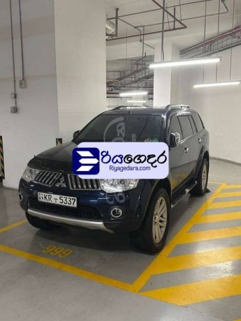 mitsubishi-montero-sport-2011-suv-big-3