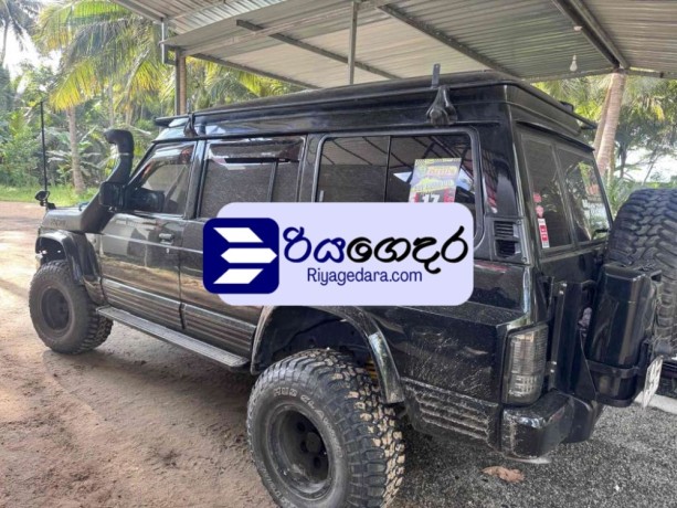 nissan-patrol-1992-suv-big-2
