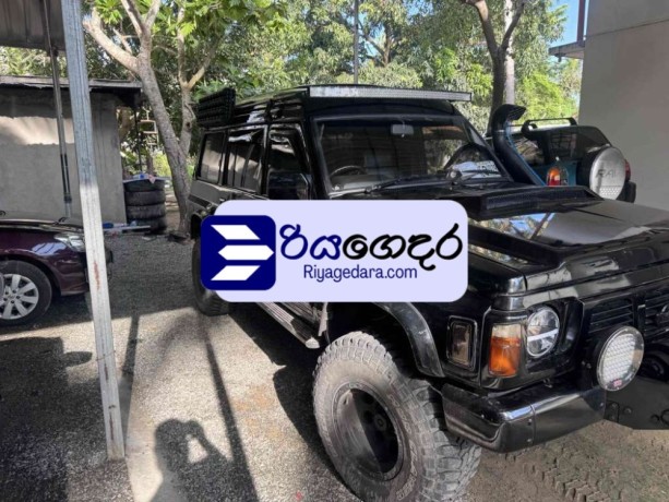 nissan-patrol-1992-suv-big-0