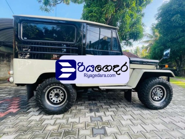 mitsubishi-j24-4dr5-1978-suv-big-3