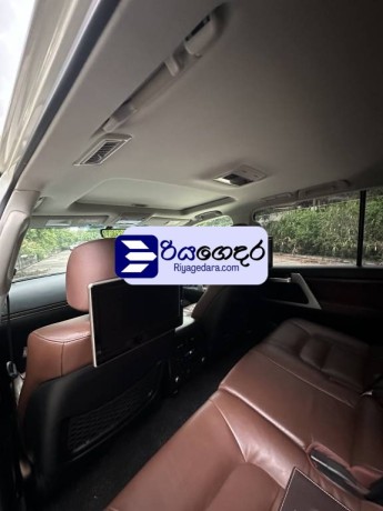 toyota-land-cruiser-sahara-vx-v8-2017-suv-big-3