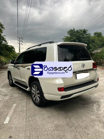 toyota-land-cruiser-sahara-vx-v8-2017-suv-big-1