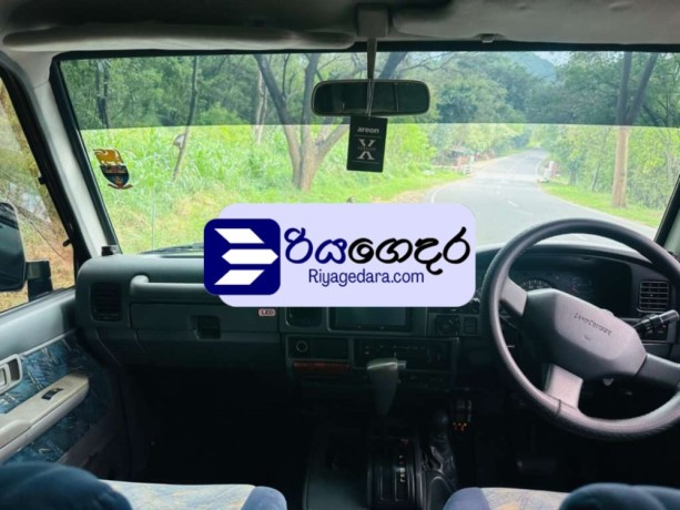 toyota-box-prado-1996-suv-big-3