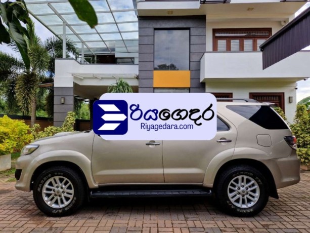 toyota-fortuner-4wd-2013-suv-big-1