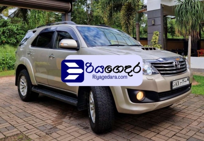 toyota-fortuner-4wd-2013-suv-big-0