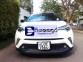 toyota-chr-2018-suv-small-0