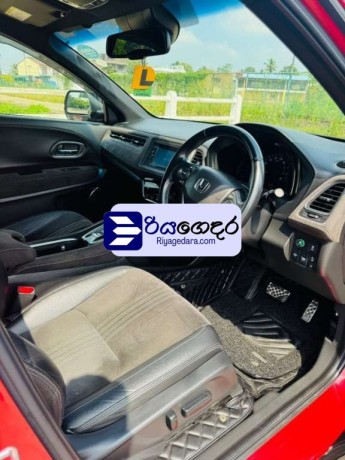 honda-vezel-rs-sensing-led-version-2018-suv-big-3