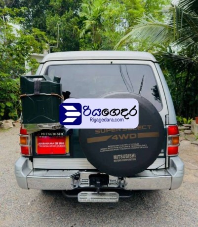 mitsubishi-pajero-1994-suv-big-3