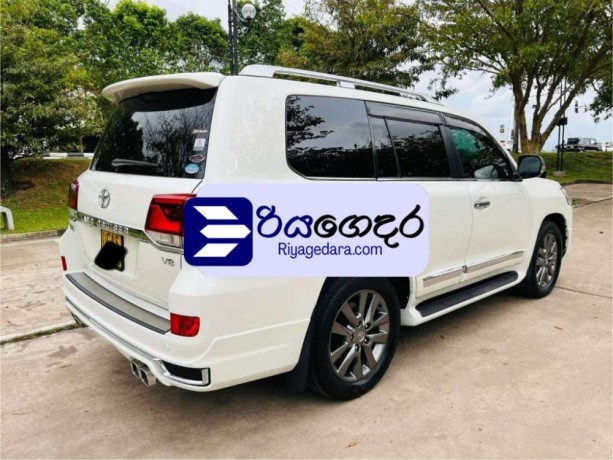toyota-land-cruiser-prado-v8-2015-suv-big-2