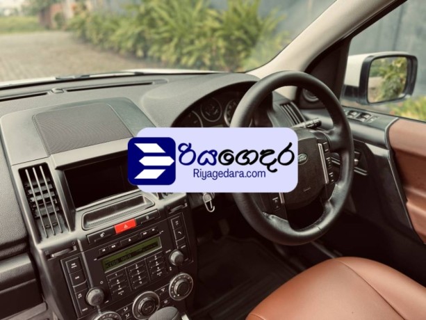 land-rover-freelander-2011-suv-big-4