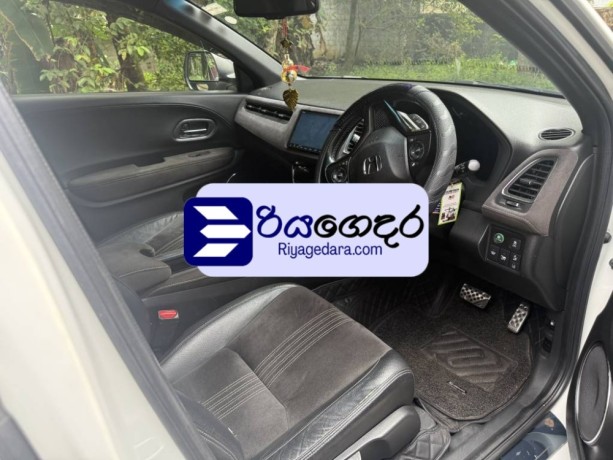 honda-vezel-rs-sensing-led-2018-suv-big-4