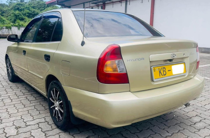 hyundai-accent-2001-big-5