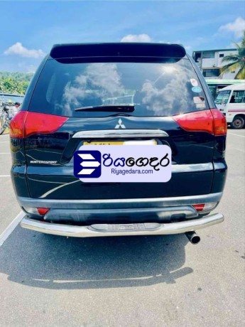 mitsubishi-montero-sport-2012-suv-big-2