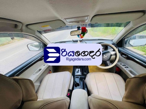 mitsubishi-montero-sport-2012-suv-big-1