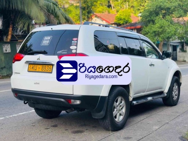 mitsubishi-montero-sport-2012-suv-big-2
