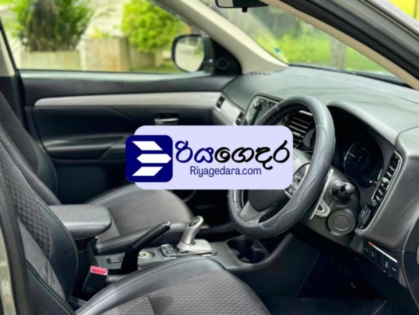 mitsubishi-outlander-phev-2015-suv-big-4