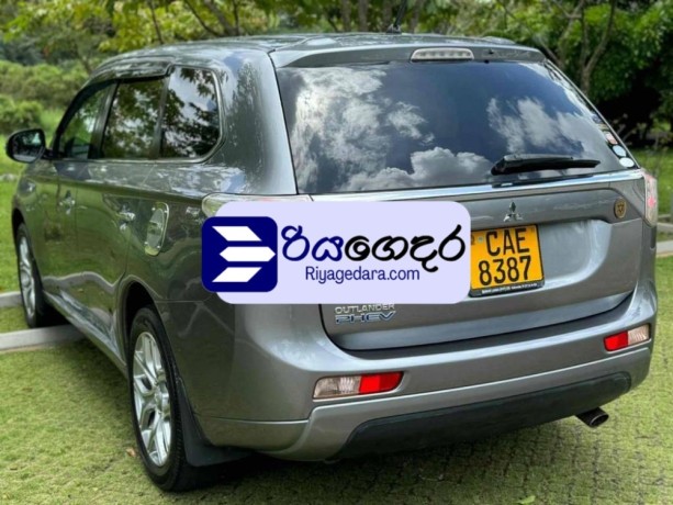 mitsubishi-outlander-phev-2015-suv-big-3