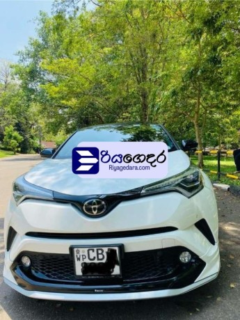 toyota-chr-2018-suv-big-1