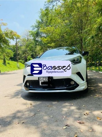 toyota-chr-2018-suv-big-0