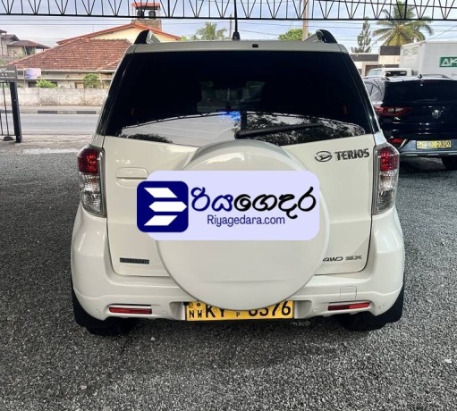daihatsu-terios-premium-2014-suv-big-4