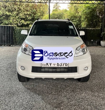 daihatsu-terios-premium-2014-suv-big-1
