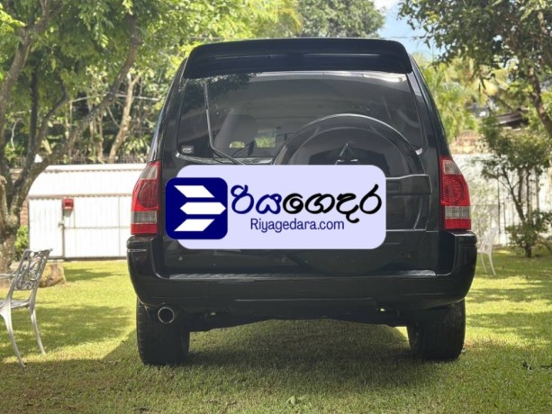 mitsubishi-montero-2004-suv-big-5