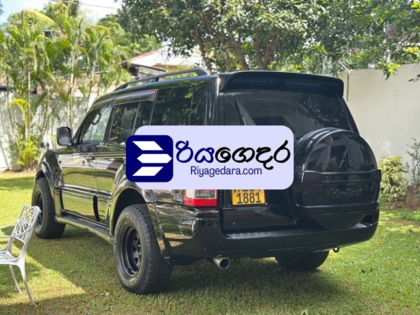 mitsubishi-montero-2004-suv-big-3