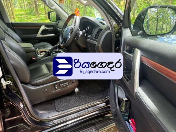 toyota-land-cruiser-sahara-v8-2016-suv-big-4