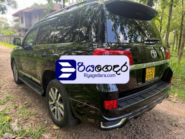 toyota-land-cruiser-sahara-v8-2016-suv-big-2