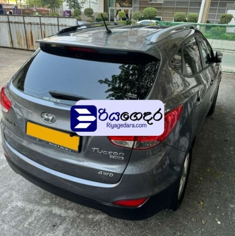 hyundai-tucson-2012-suv-big-1