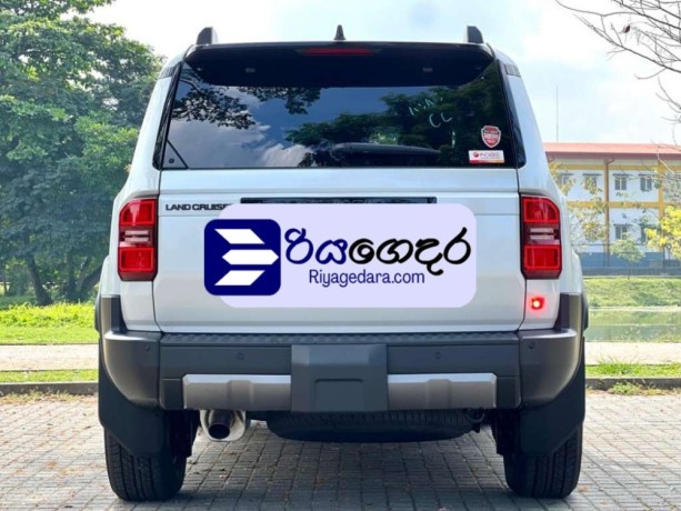 toyota-prado-250-2024-suv-unregistered-recondition-big-2