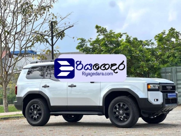 toyota-prado-250-2024-suv-unregistered-recondition-big-3