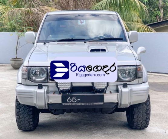 mitsubishi-pajero-1992-suv-big-0
