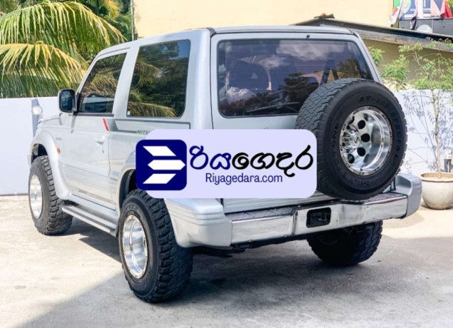 mitsubishi-pajero-1992-suv-big-3